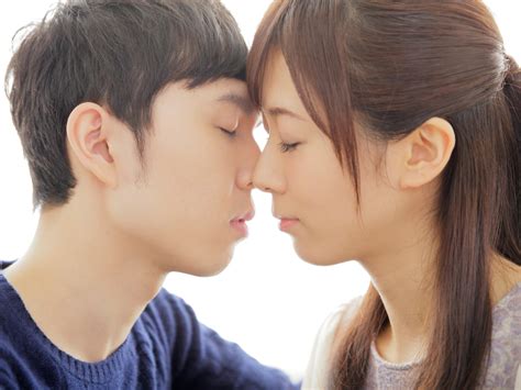 何度もキスする・キスが止まらない男性心理は？キスをたくさん。